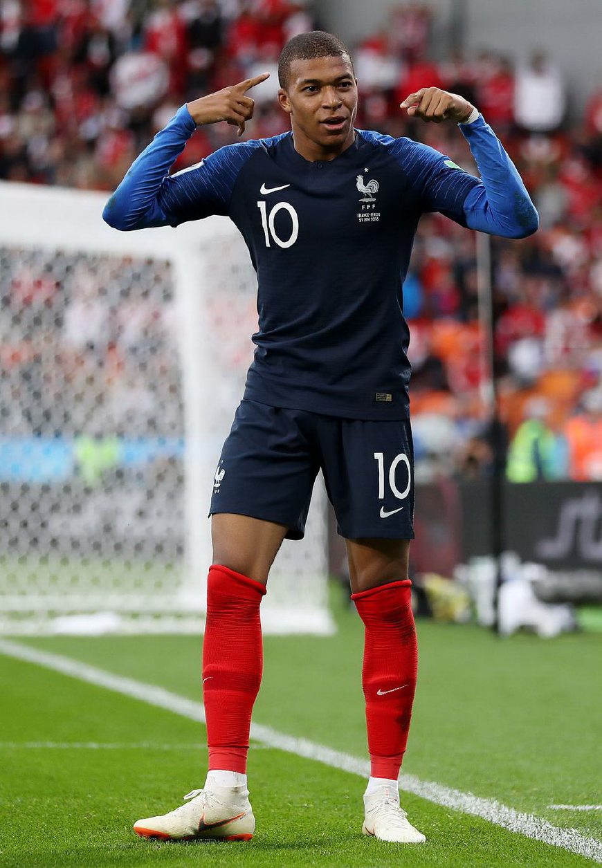 布冯：从未见过球迷从55分钟开始嘘国家队，这没有任何建设性（布冯：球迷从第55分钟就开始嘘国家队？前所未见，毫无建设性）