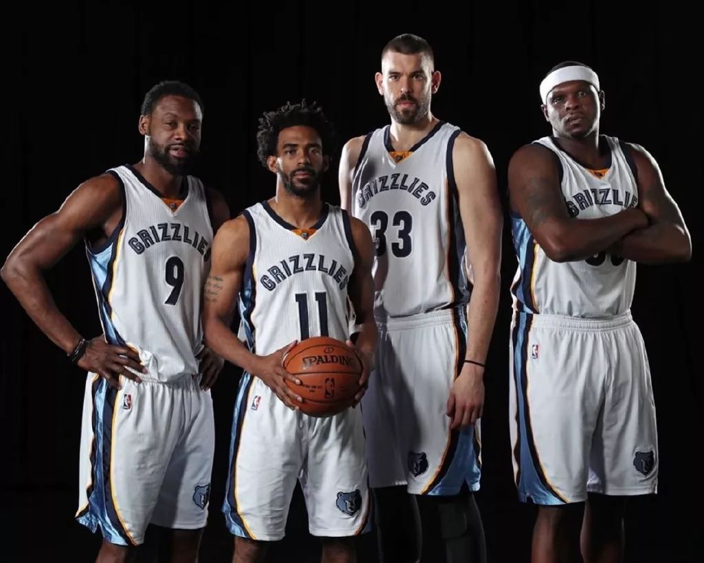 嚄唶宿将，皇家社会副队长埃卢斯通多完成个人队史300场（皇家社会副队长埃卢斯通多完成俱乐部生涯第300场）