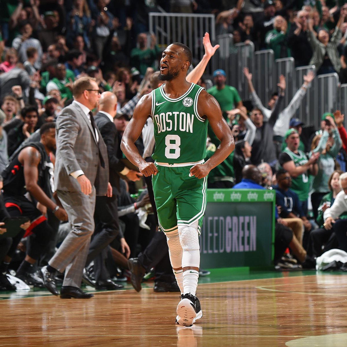 历年中超金靴：武磊34球傲视群雄，法比奥28球独享本赛季金靴（历届中超金靴盘点：武磊34球一骑绝尘，法比奥28球问鼎本季金靴）