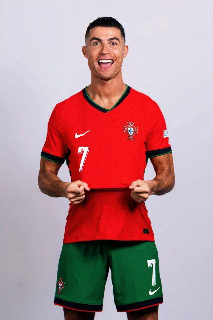 在重庆铜梁备战期间，U16国足参观了邱少云烈士纪念馆（U16国足重庆铜梁备战之余参访邱少云烈士纪念馆）