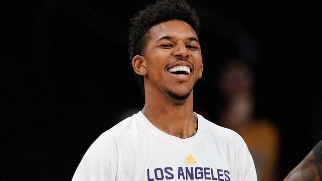 湖人浓眉哥篮下统治球队获胜（浓眉内线制霸助湖人取胜）