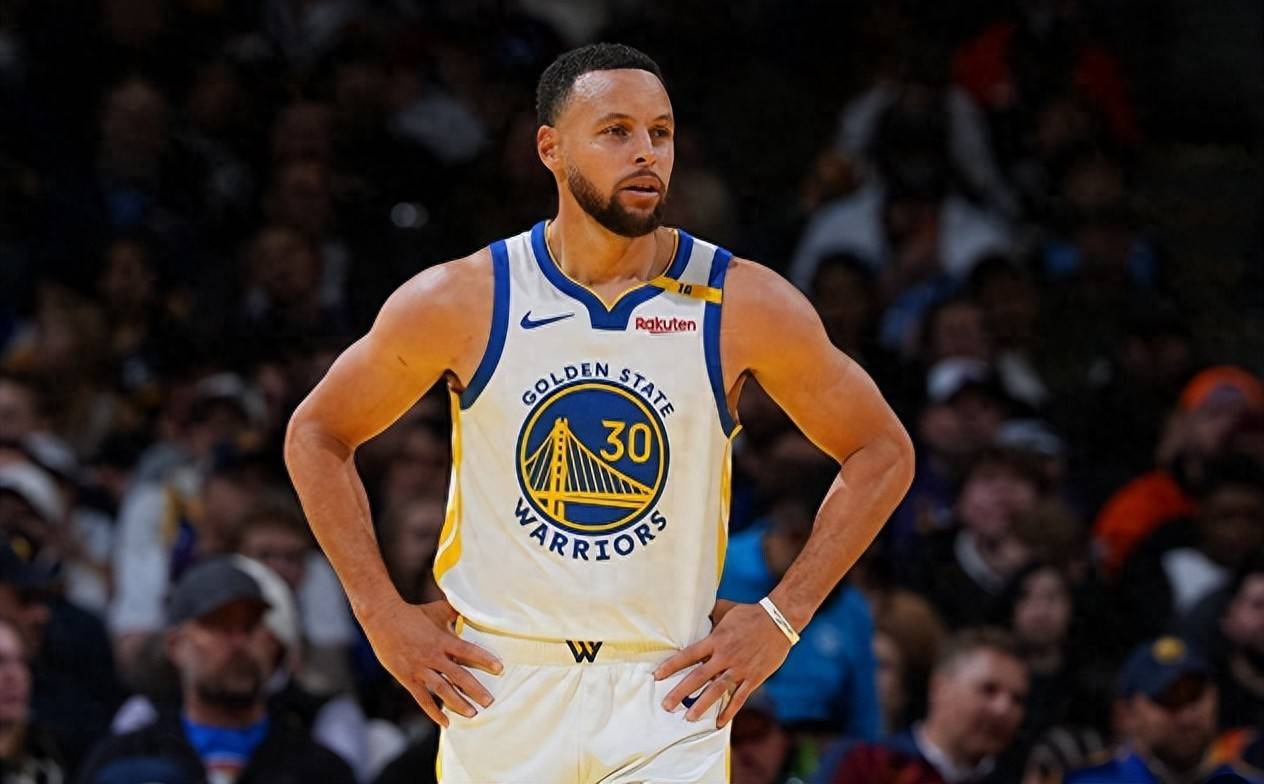 全能表现！贺希宁半场10中5拿到14分5板3助1断（贺希宁半场14分5板3助1断，10投5中展现全能身手）