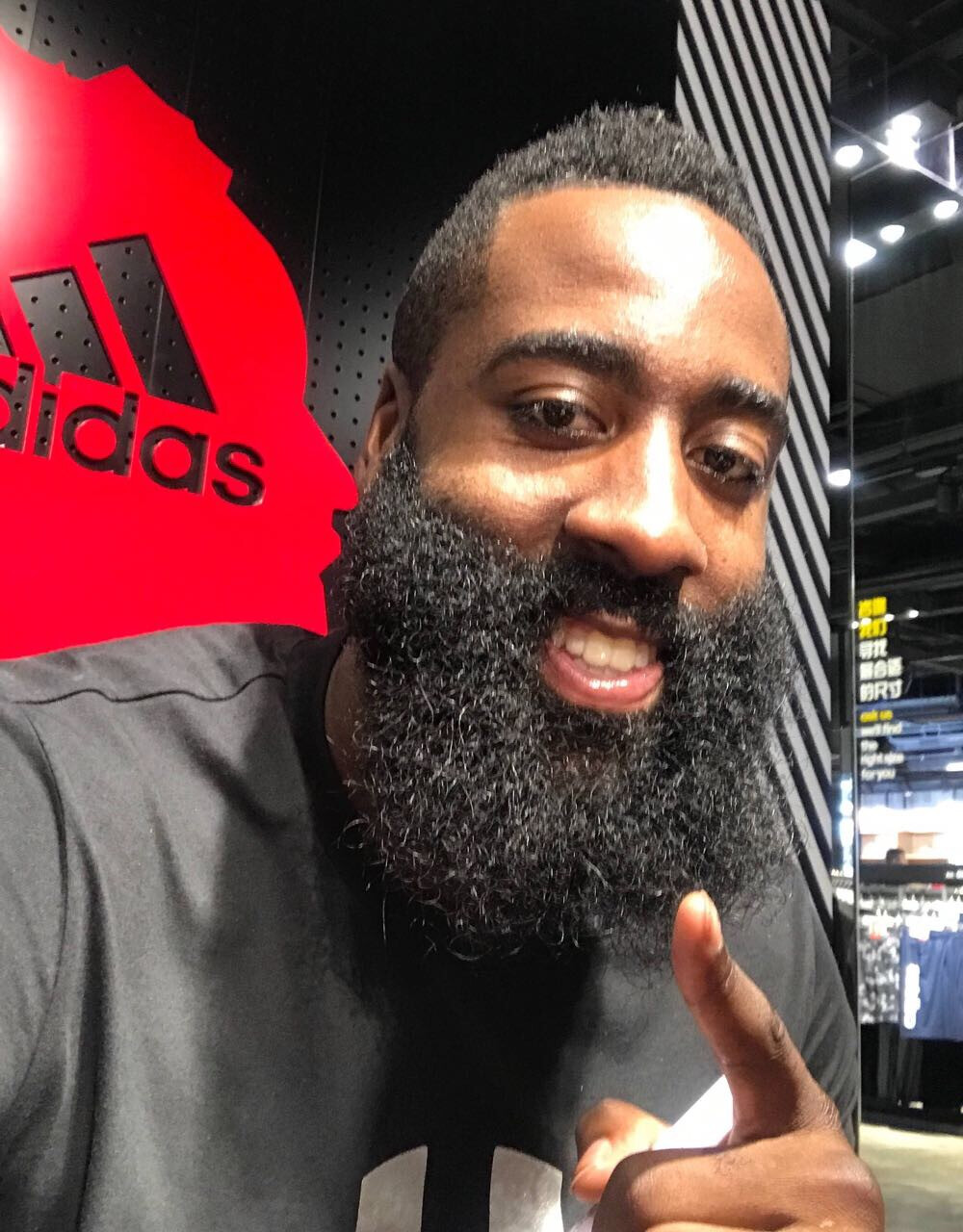 篮球篮网球队更换战术，提高进攻效率（篮网调整战术布局，进攻端效率大幅提升）