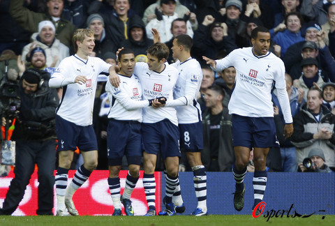 看老乡？西班牙和皇马传奇射手劳尔现场观看维拉vs阿森纳（劳尔现身维拉vs阿森纳看台：皇马传奇或为西班牙同胞助威？）