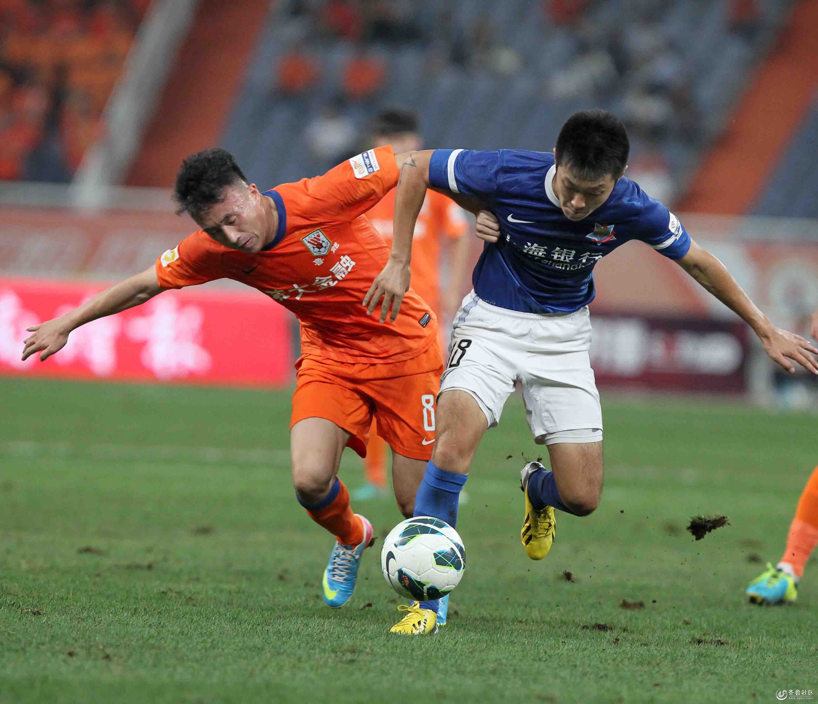 记者：巴萨有人反对买断拉什福德，因他逼抢力度不够&年薪高（记者：巴萨内部有人反对引进拉什福德，理由是逼抢力度不足且年薪过高）