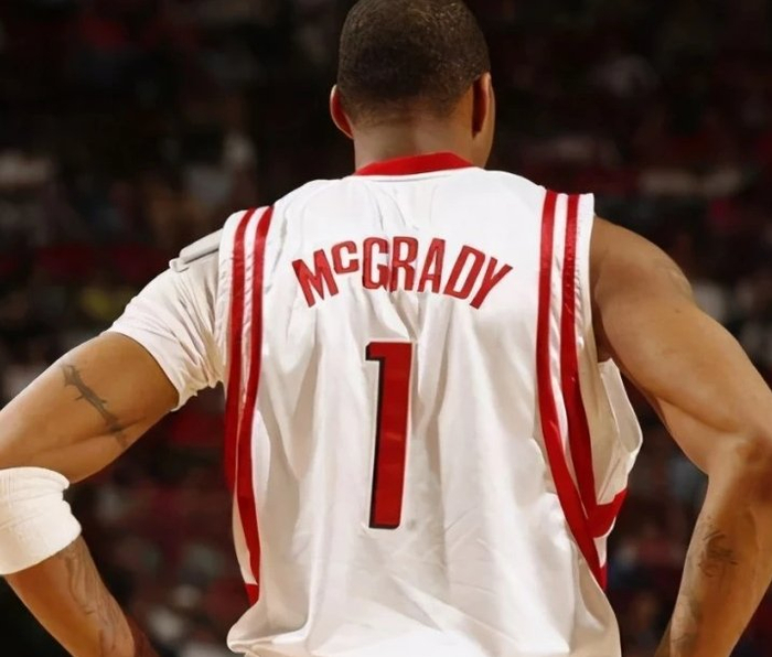 淘汰青岛更衣室！邱彪肯定外援+球队防守，不满混战发挥！（淘汰青岛后更衣室发声：邱彪肯定外援与防守，直言不满混战发挥）