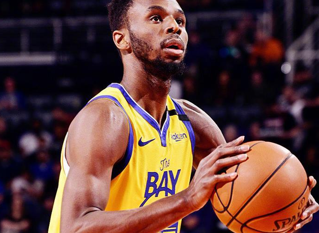 哈登晒与郝同学合影！昨天邀请他见证两连胜 盛赞其遭遇变故依然坚强（哈登晒与郝同学合照：昨日邀其现场见证两连胜并称赞其在变故中依然坚强）