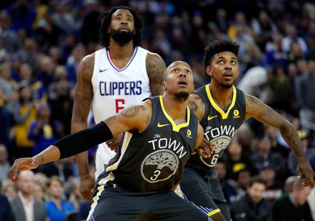 泽林斯基：如果这都能判点球，那所有的接触都是点球（泽林斯基：要是这种也判点，每次接触不都成点球了）