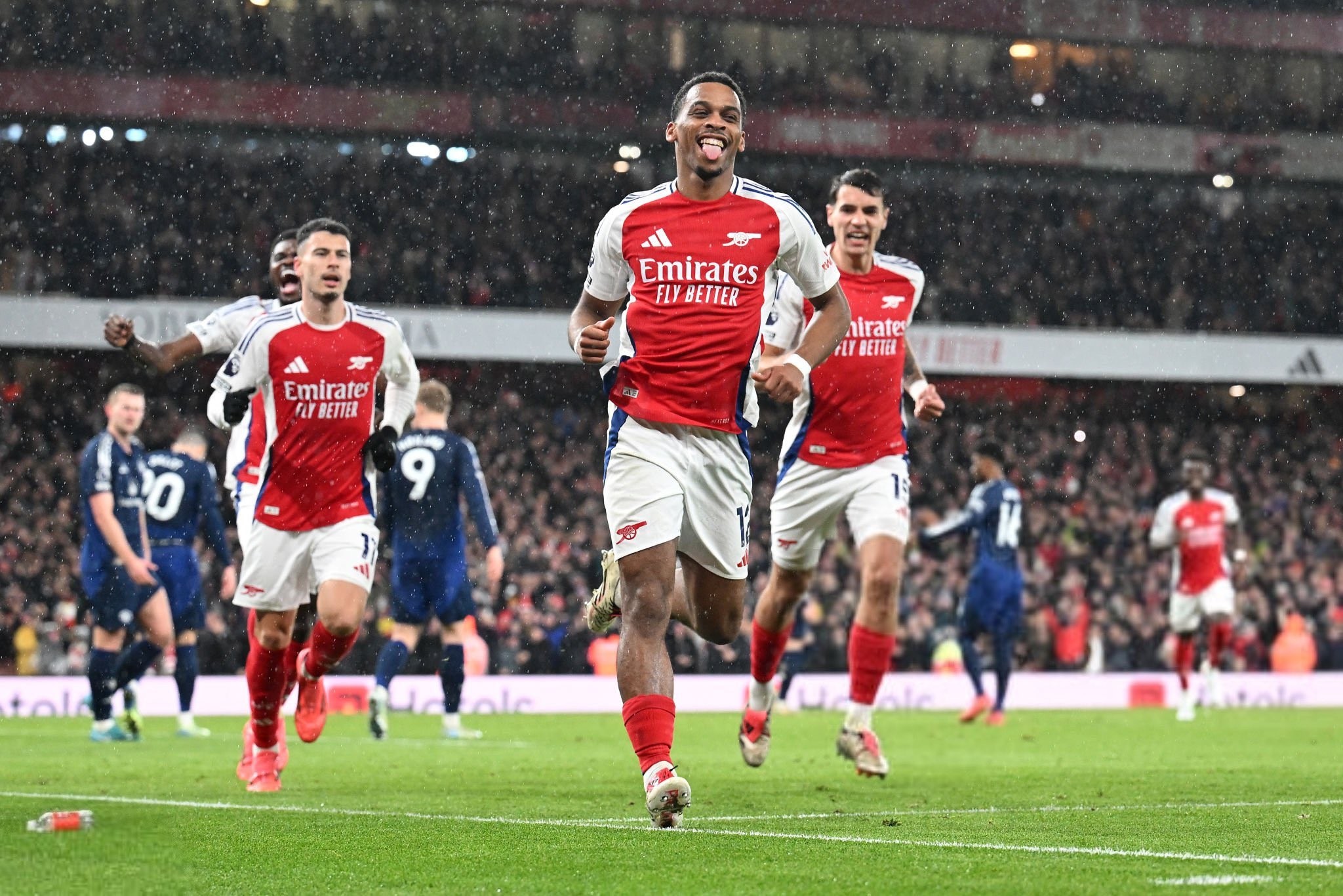 阿斯：巴萨冬窗是否买人，取决于阿劳霍的恢复情况（阿斯报：阿劳霍恢复情况将决定巴萨是否在冬窗引援）